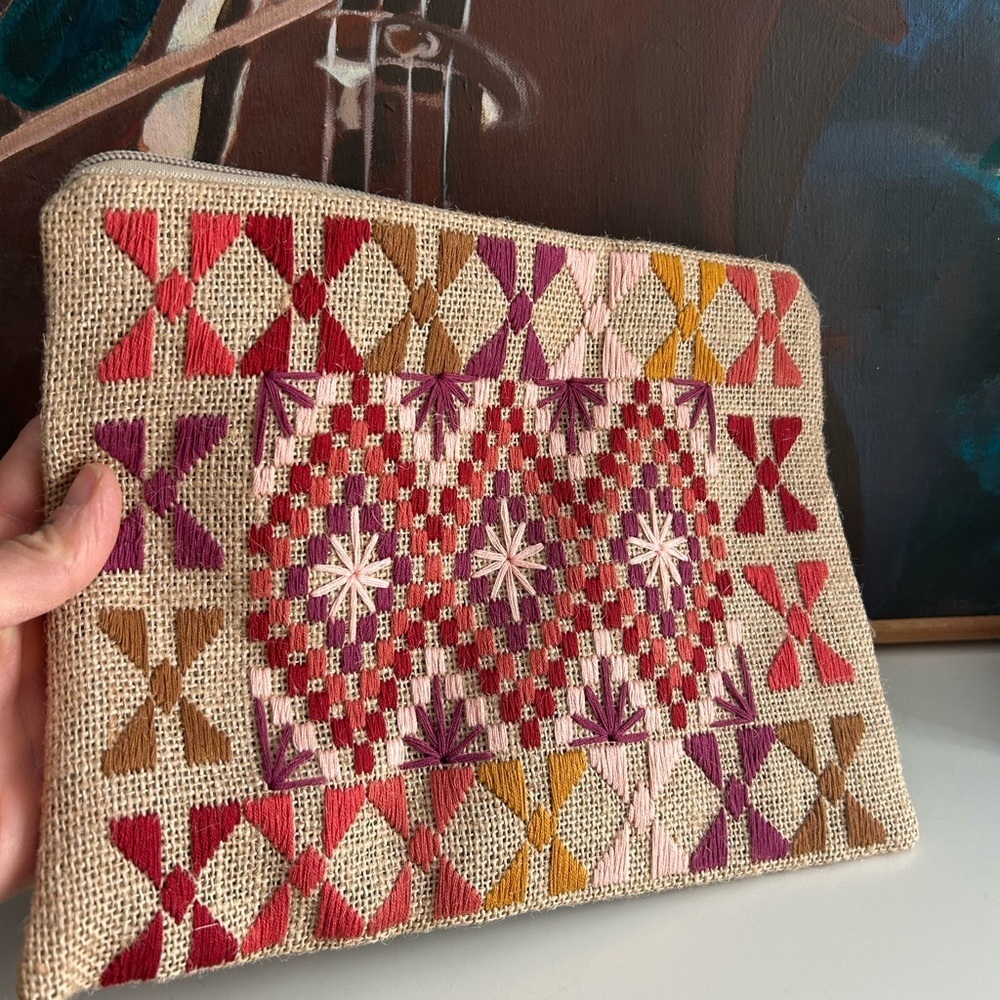 Teixchell Handmade W Love Geometric Patterned Clutch with Tassel Guatemala - Picture 2 of 15